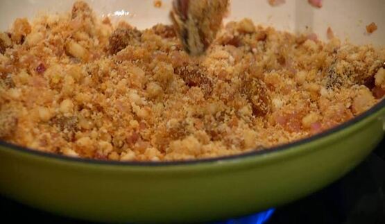 телячьи рулетики на шпажках с изюмом и орехами