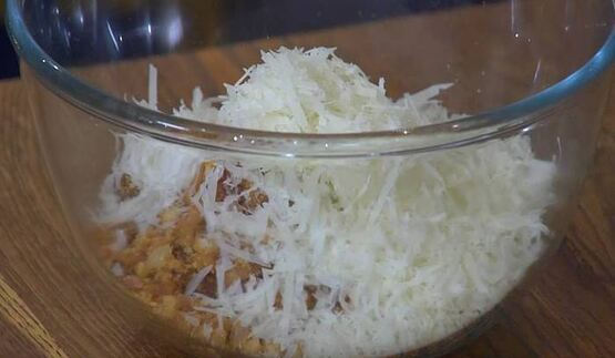 телячьи рулетики на шпажках с изюмом и орехами