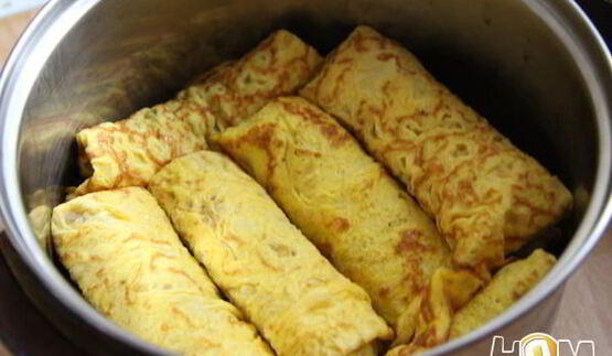 яичные рулетики с печеночной начинкой