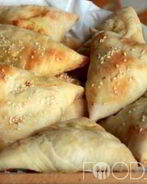 Самса из слоеного теста