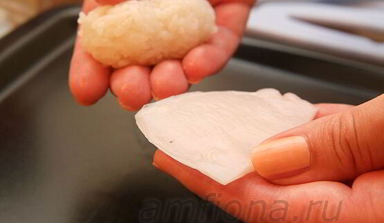 нигири-суши с кальмаром