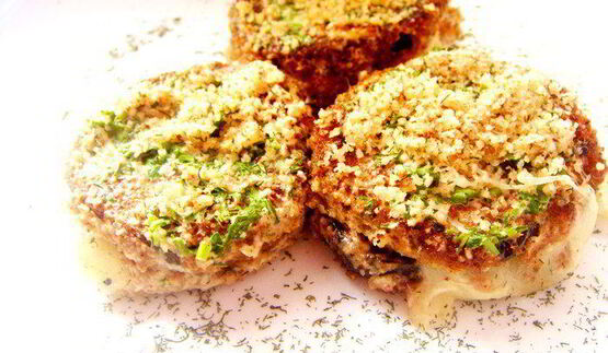 сэндвич из баклажанов с сыром в хрустящей панировке