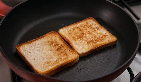 сэндвич с беконом и сыром