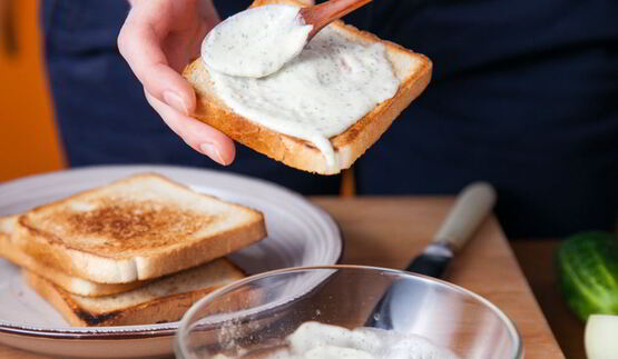 сэндвич с беконом и сыром