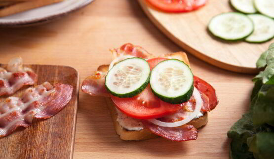 сэндвич с беконом и сыром