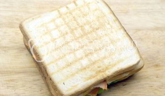 сэндвич с копченой курицей