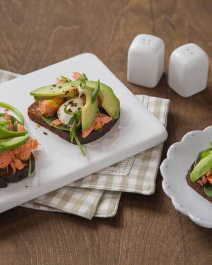 Рецепт сэндвича с копченым лососем и авокадо