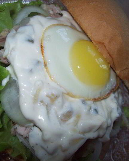 Рецепт сэндвича с курицей, горчицей и перепелиным яйцом