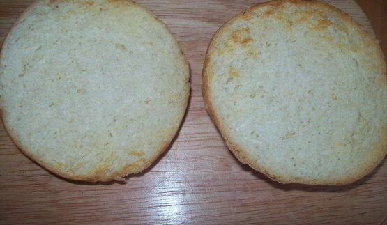 сэндвич с курицей, горчицей и перепелиным яйцом