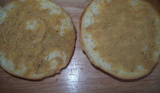 сэндвич с курицей, горчицей и перепелиным яйцом