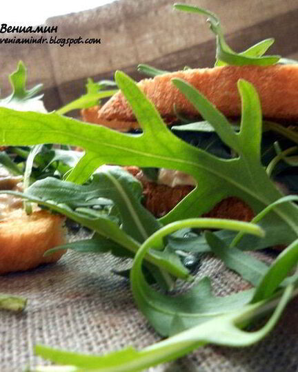 Рецепт сэндвича с тунцом, руколой и горчицей