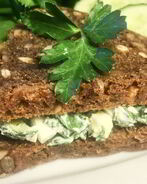 Сэндвич с зеленым салатом