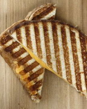 Сэндвичи на гриле с сыром и яблоками