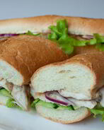 Сэндвичи с курицей и маринованным цуккини