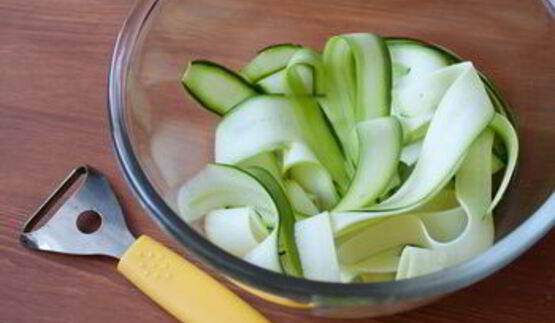 сэндвичи с курицей и маринованным цуккини