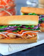 Вьетнамский сэндвич Бан Ми с курицей