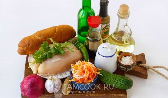 вьетнамский сэндвич бан ми с курицей