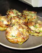 Тарталетки из картофеля с куриным филе под чесночно-сырным соусом