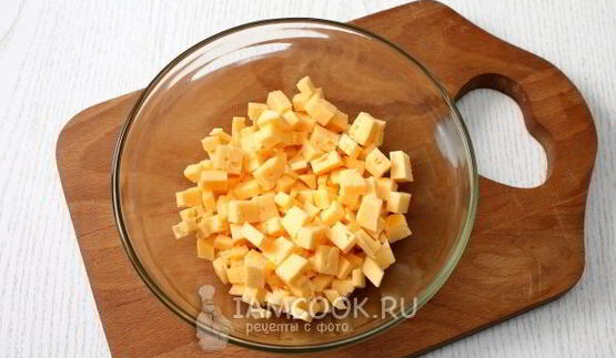 тарталетки с ананасами и крабовыми палочками