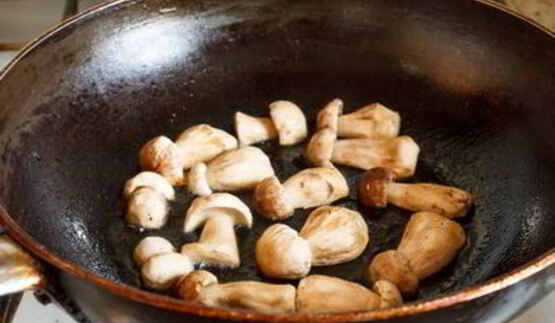 тарталетки с белыми грибами