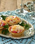 Тарталетки с крабовыми палочками и сыром