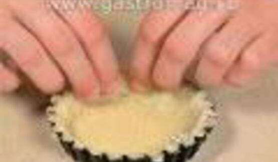 тарталетки с персиками