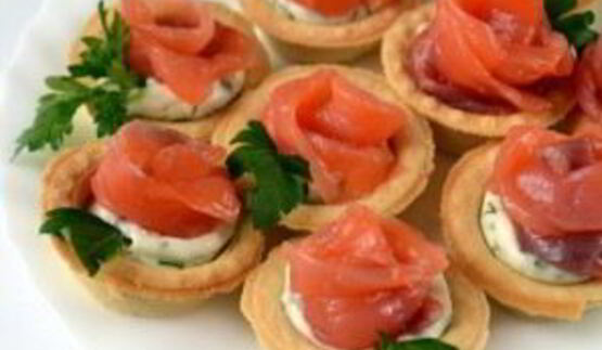 тарталетки с семгой и сыром