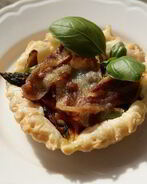 Тарталетки с шампиньонами, спаржей и сладким перцем