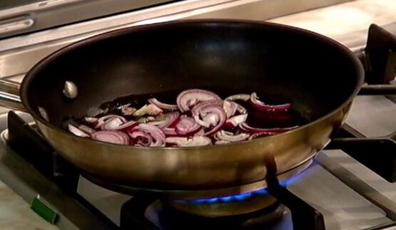 тарталетки с шампиньонами, спаржей и сладким перцем