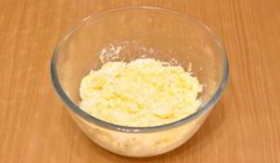 тарталетки с сыром и помидорами