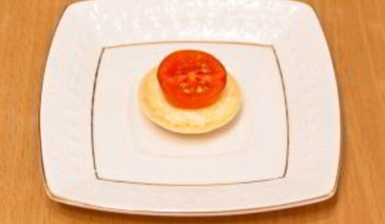 тарталетки с сыром и помидорами