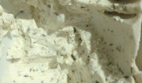 закусочные тарталетки из поленты с козьим сыром и помидорками черри