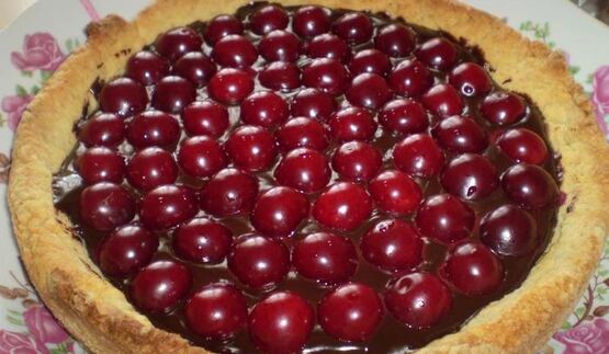 шоколадно-вишневый тарт