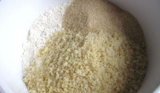 тарт с франжипаном и карамелизованной грушей