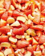 Тарт с клубникой и ревенем