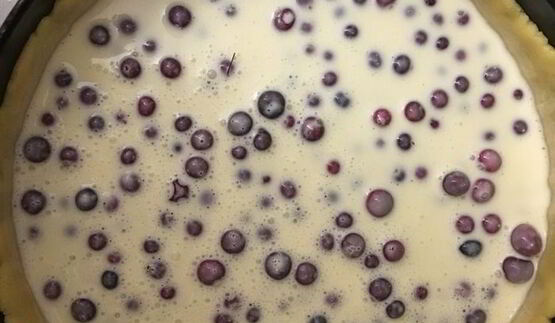 тарт с клюквой в сметанной заливке