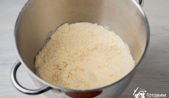 тарт с ревенем, заварным кремом и меренгой