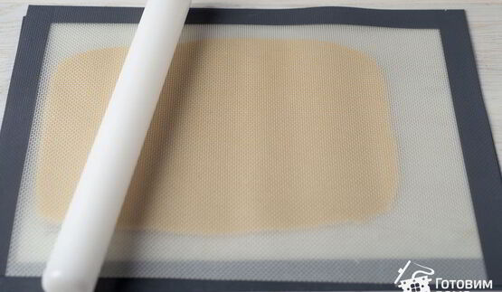 тарт с ревенем, заварным кремом и меренгой