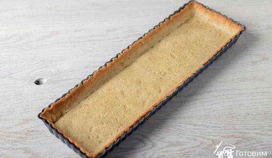 тарт с ревенем, заварным кремом и меренгой