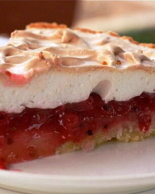 Тарт со смородиной и меренгой