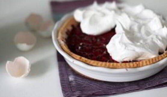 тарт со смородиной и меренгой