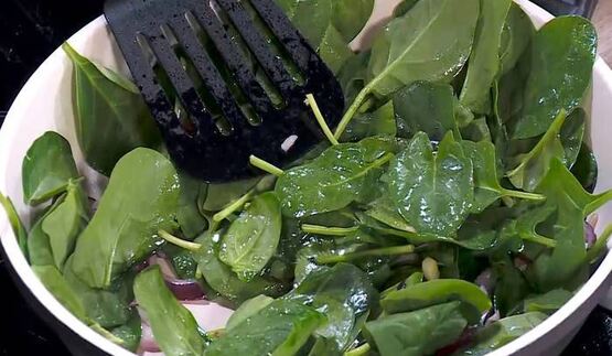 артишоки со шпинатом на тостах