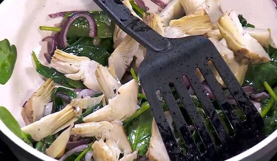 артишоки со шпинатом на тостах