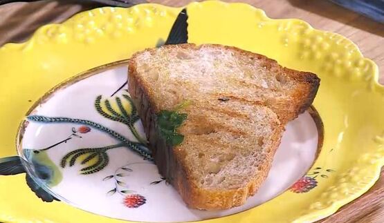 артишоки со шпинатом на тостах