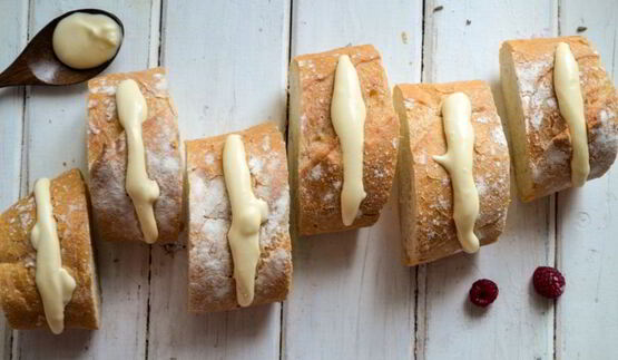 французские тосты с начинкой из сливочного сыра и малины