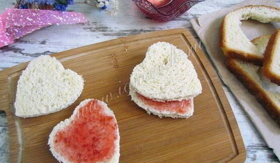 французские тосты в виде сердца