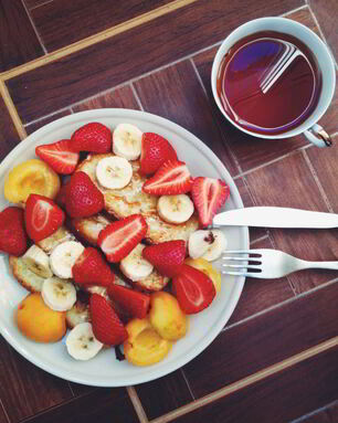 Французский тост с бананово-карамельным соусом