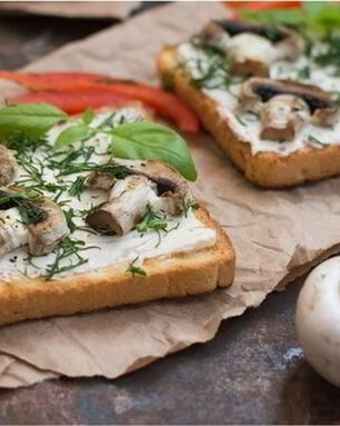 Хрустящие тосты с грибами