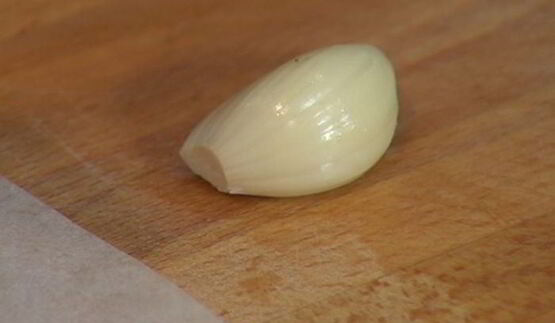 хрустящие тосты с яйцом пашот под лимонным соусом