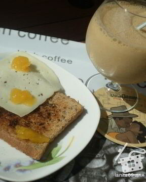 Кофейное ласси с тостом